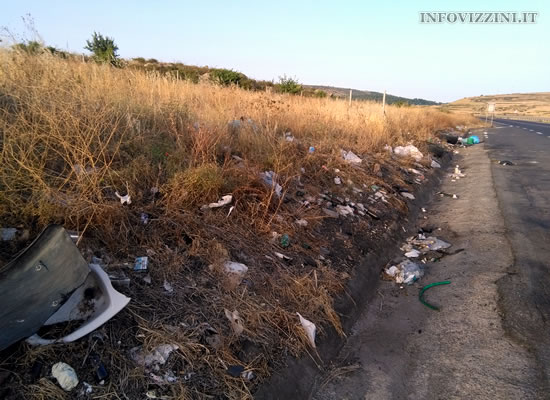 LE IMMAGINI DELLO SCEMPIO | Alcuni scatti delle piazzole di sosta della Catania-Ragusa. Foto n. 3