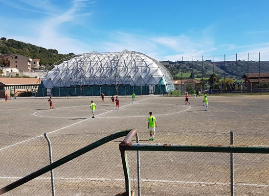 "RESTYLING" ALL'ORIZZONTE | Il terreno di gioco dello stadio comunale. Foto n. 2