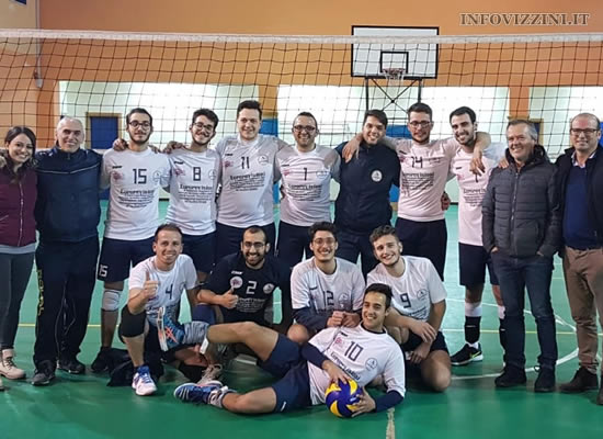 UNA STAGIONE DA INCORNICIARE | Dirigenti e giocatori della "Aldo Agosta". Foto n. 2