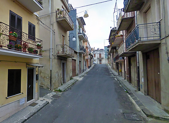 IN VIA QUINTINO SELLA | Il luogo in cui si è verificato l'incidente. Foto n. 2