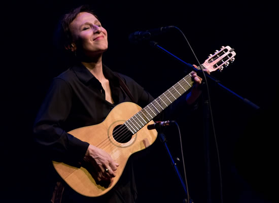 ETTA SCOOLLO UNPLUGGED | La cantante catanese si esibirà stasera a Licodia Eubea. Foto n. 2